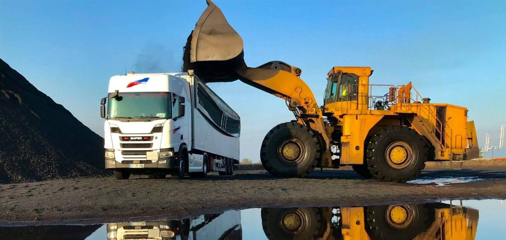 Chargement de vrac dans une benne